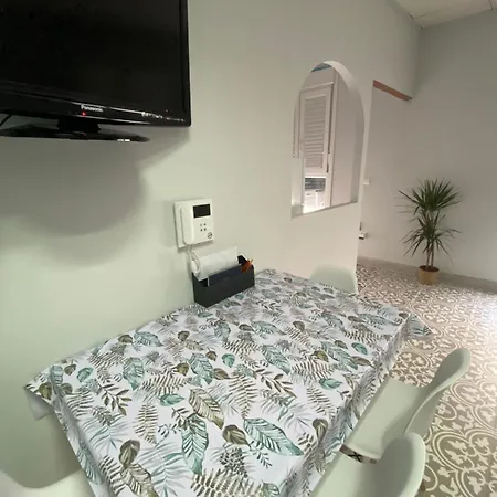 Train Station Appartament דירה *