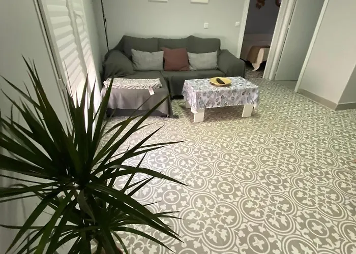 Train Station Appartament شقة جيريز