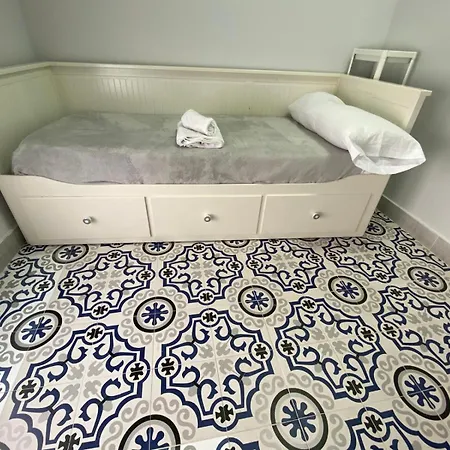 Train Station Appartament Lägenhet *